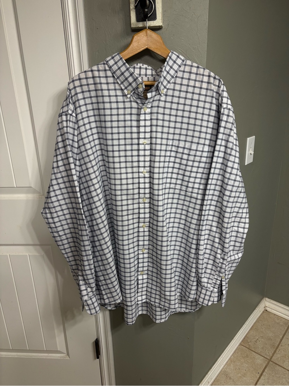 The Foundry Supply Co. White & Navy Plaid Button-Down Shirt